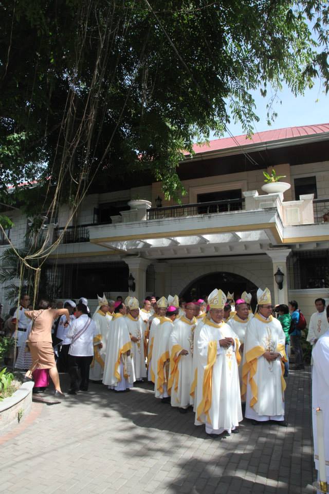Entrance Procession of the Mass (1)